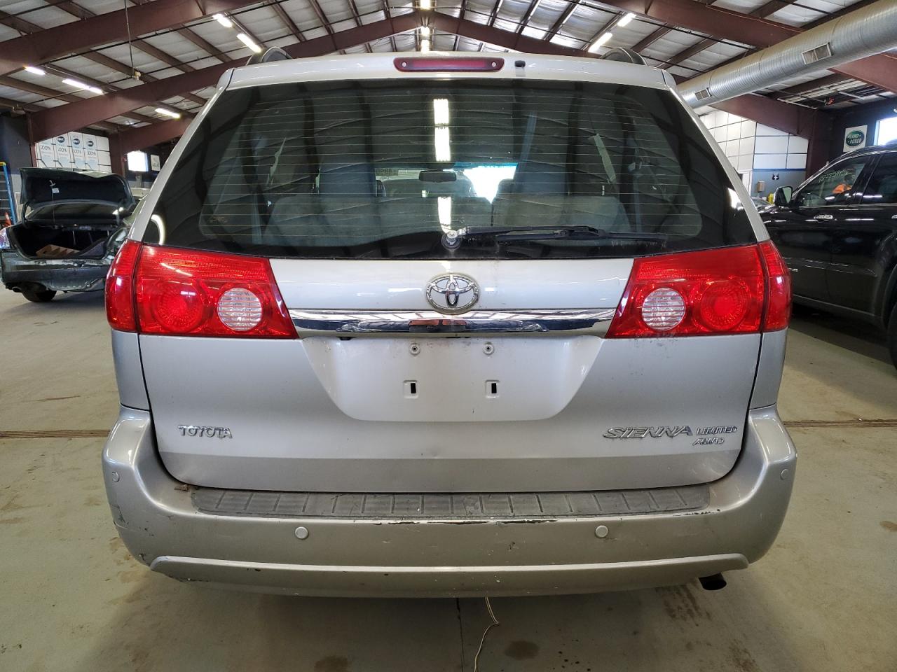 2008 Toyota Sienna VIN 5TDBK22C88S012167 Copart auction photo, minor dent/scratches damage thumbnail 6
