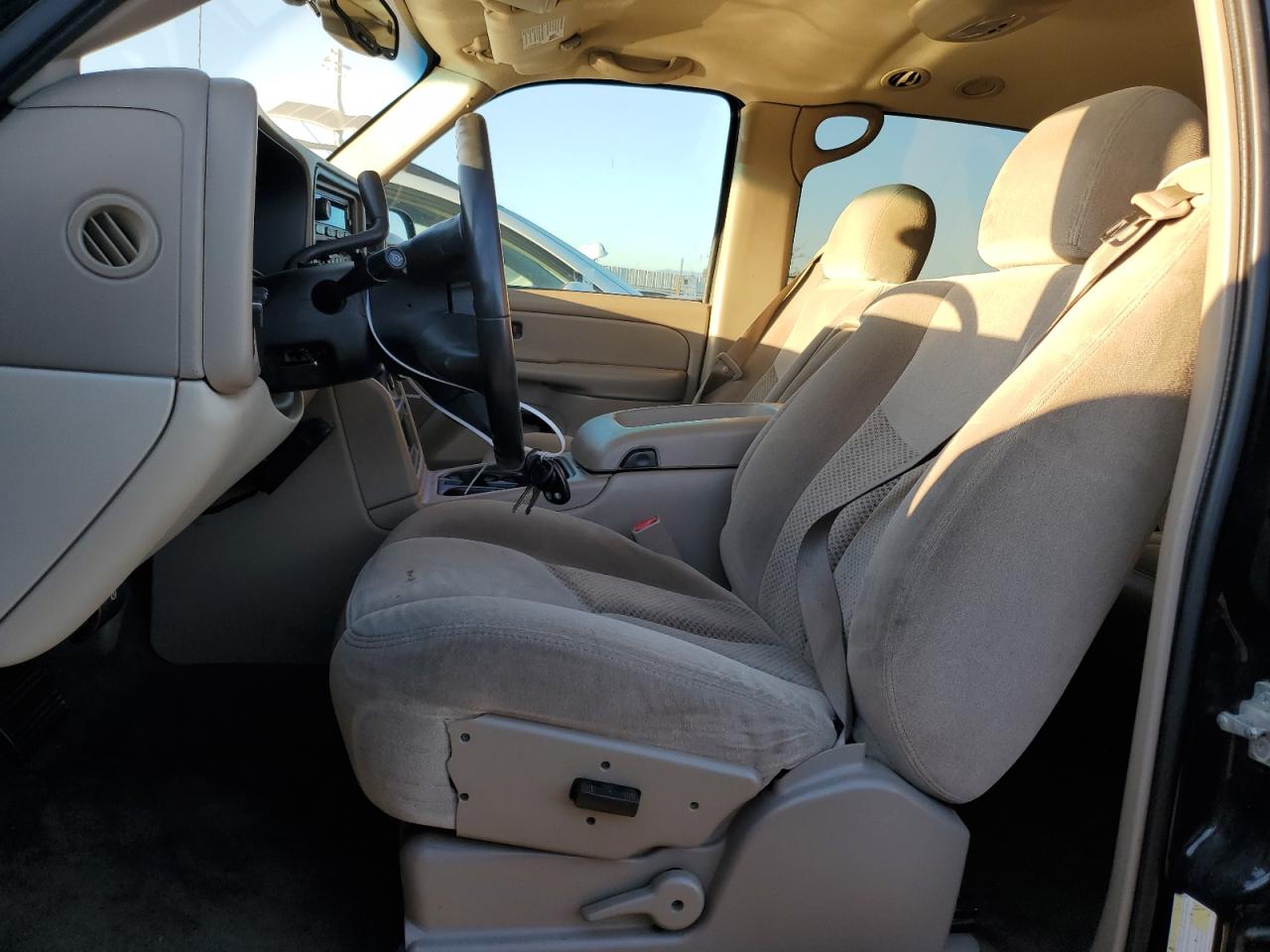 2004 Chevrolet Suburban VIN 3GNEC16Z04G242630 Copart auction photo, vandalism damage thumbnail 7