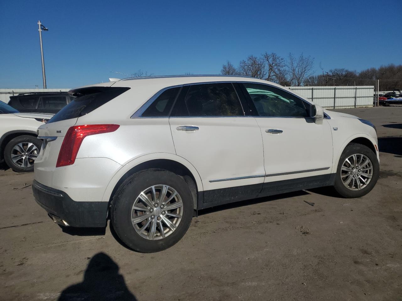 2019 Cadillac XT5 VIN 1GYKNCRS1KZ163314 Copart auction photo, front end / rear end damage thumbnail 3