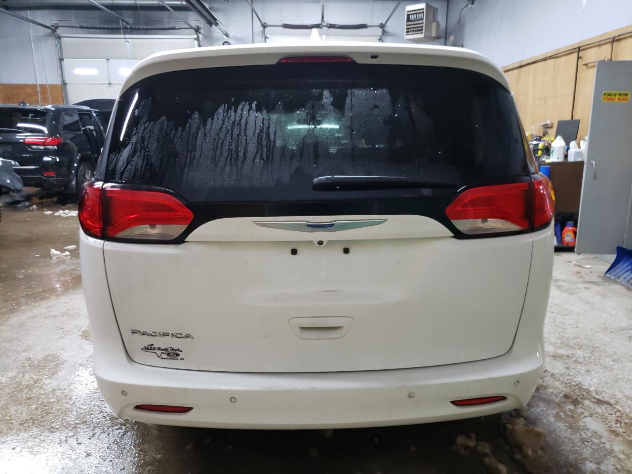 2018 Chrysler Pacifica VIN 2C4RC1CG5JR171346 Copart auction photo, front end / minor dent/scratches damage thumbnail 6