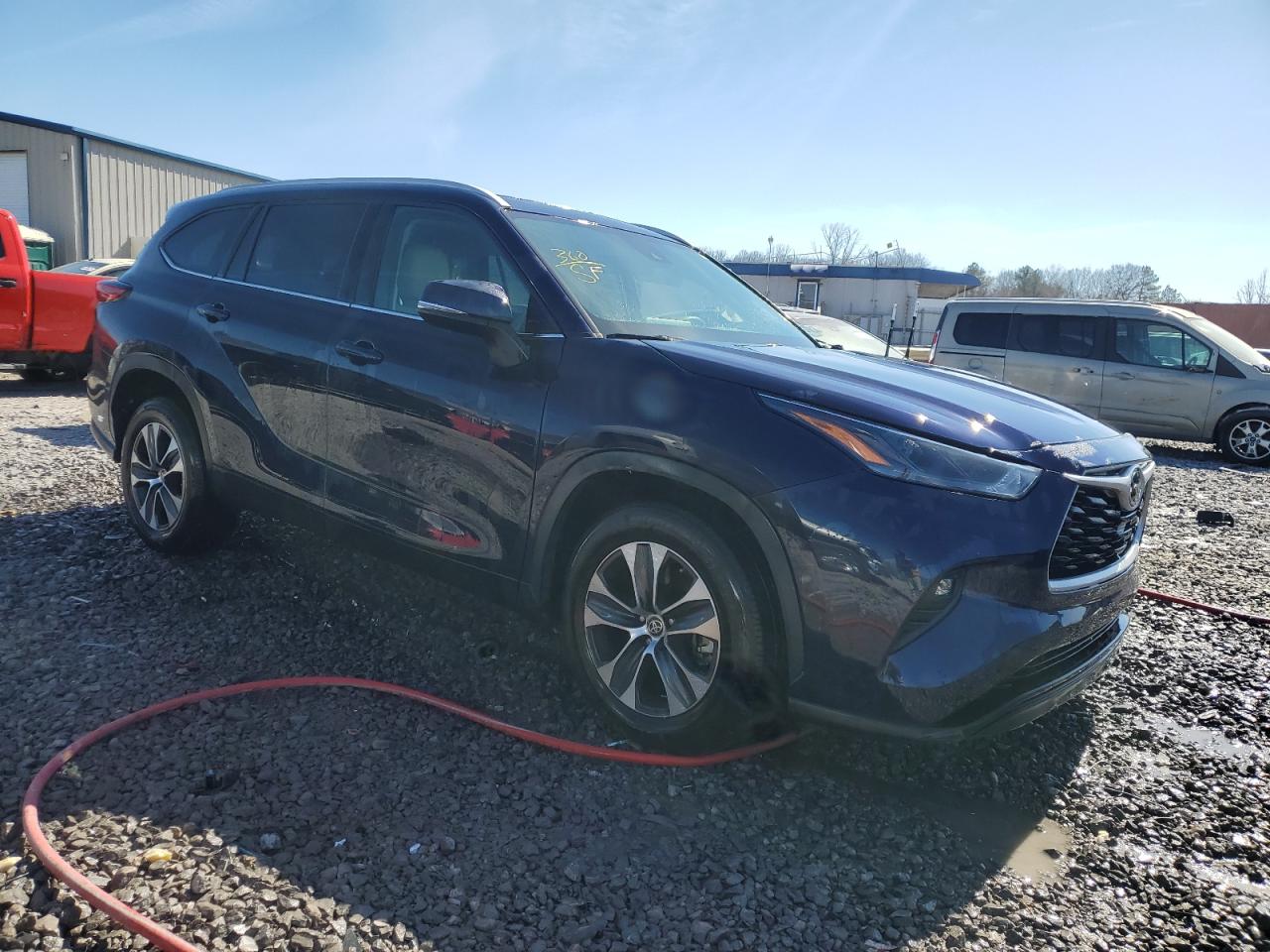 2022 Toyota Highlander VIN 5TDGZRAH2NS129505 Copart auction photo, front end / side damage thumbnail 4