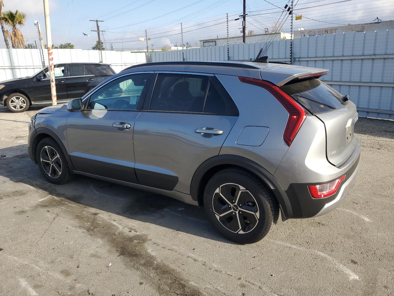 2023 KIA Niro VIN KNDCR3LE8P5053666 Copart auction photo, front end damage thumbnail 2