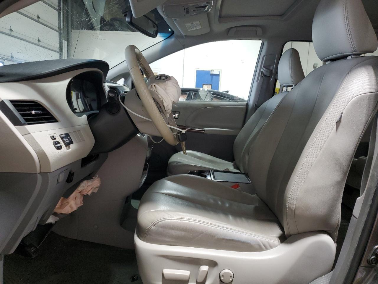 2014 Toyota Sienna VIN 5TDYK3DC9ES456859 Copart auction photo, front end damage thumbnail 7
