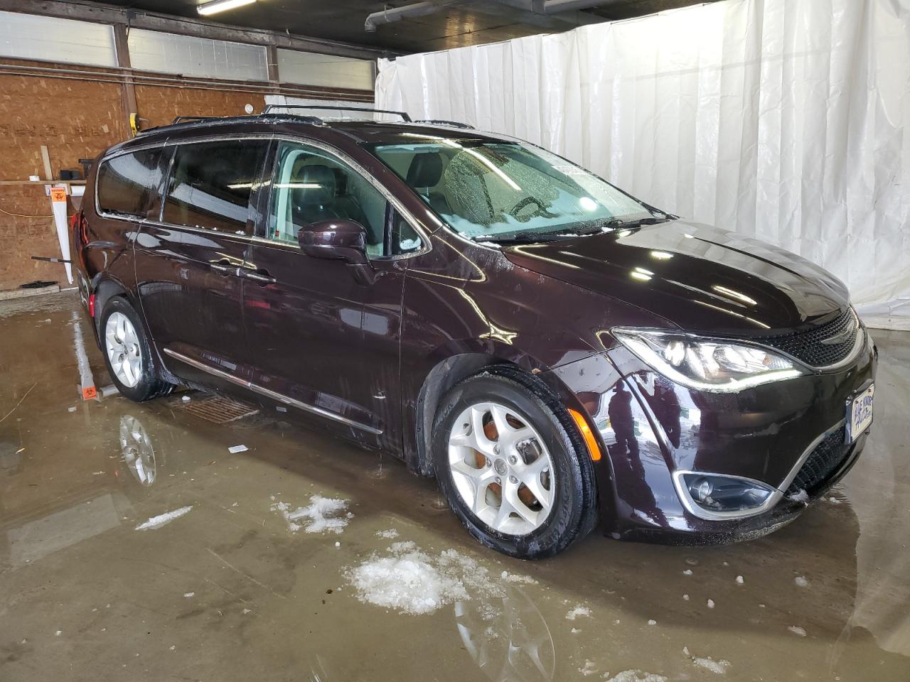 2017 Chrysler Pacifica VIN 2C4RC1BG4HR831646 Copart auction photo, front end / side damage thumbnail 4