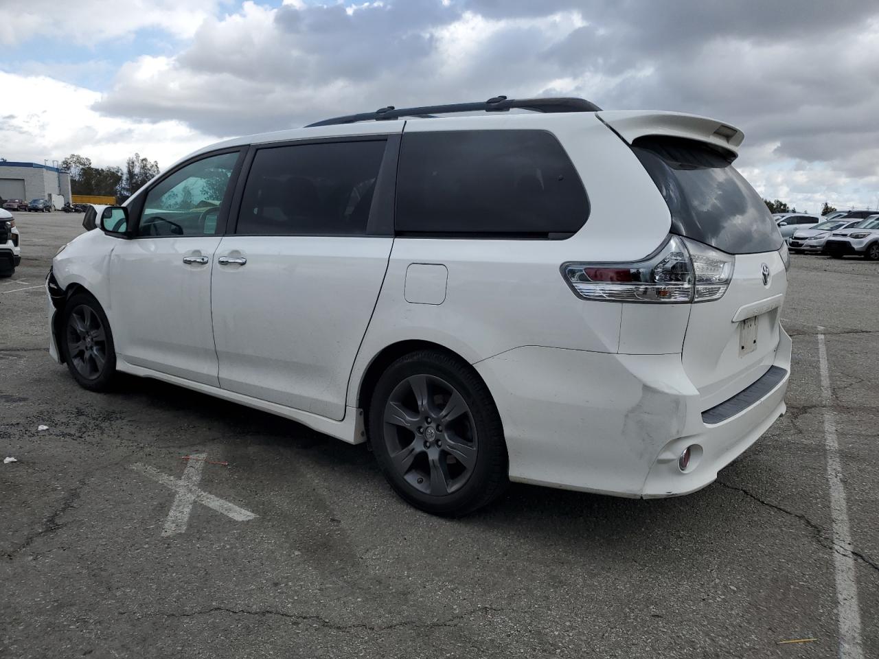 2016 Toyota Sienna VIN 5TDXK3DC8GS758609 Copart auction photo, front end damage thumbnail 2