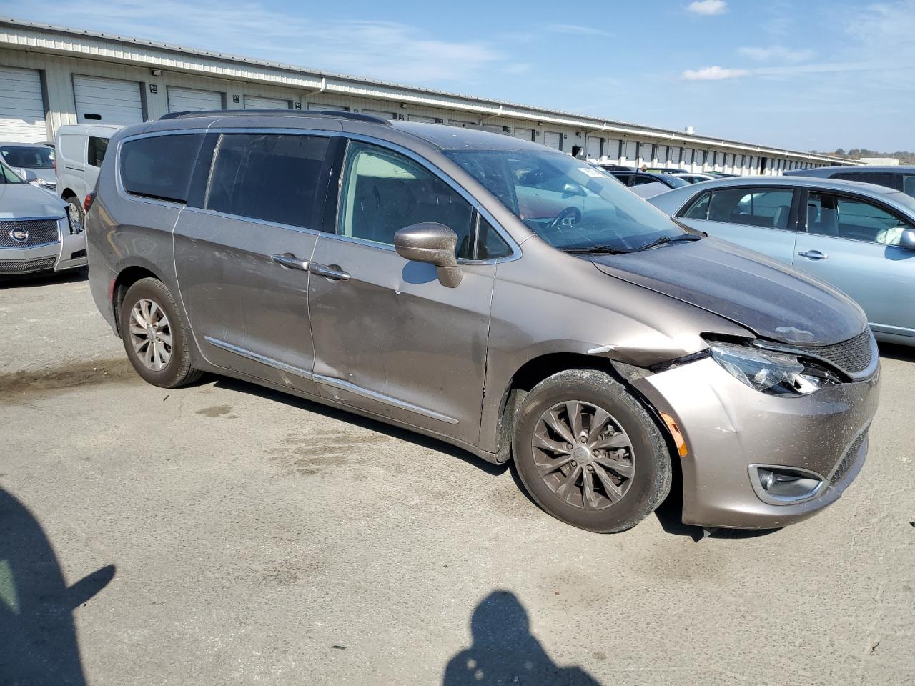 2017 Chrysler Pacifica VIN 2C4RC1BG8HR535089 Copart auction photo, front end damage thumbnail 4