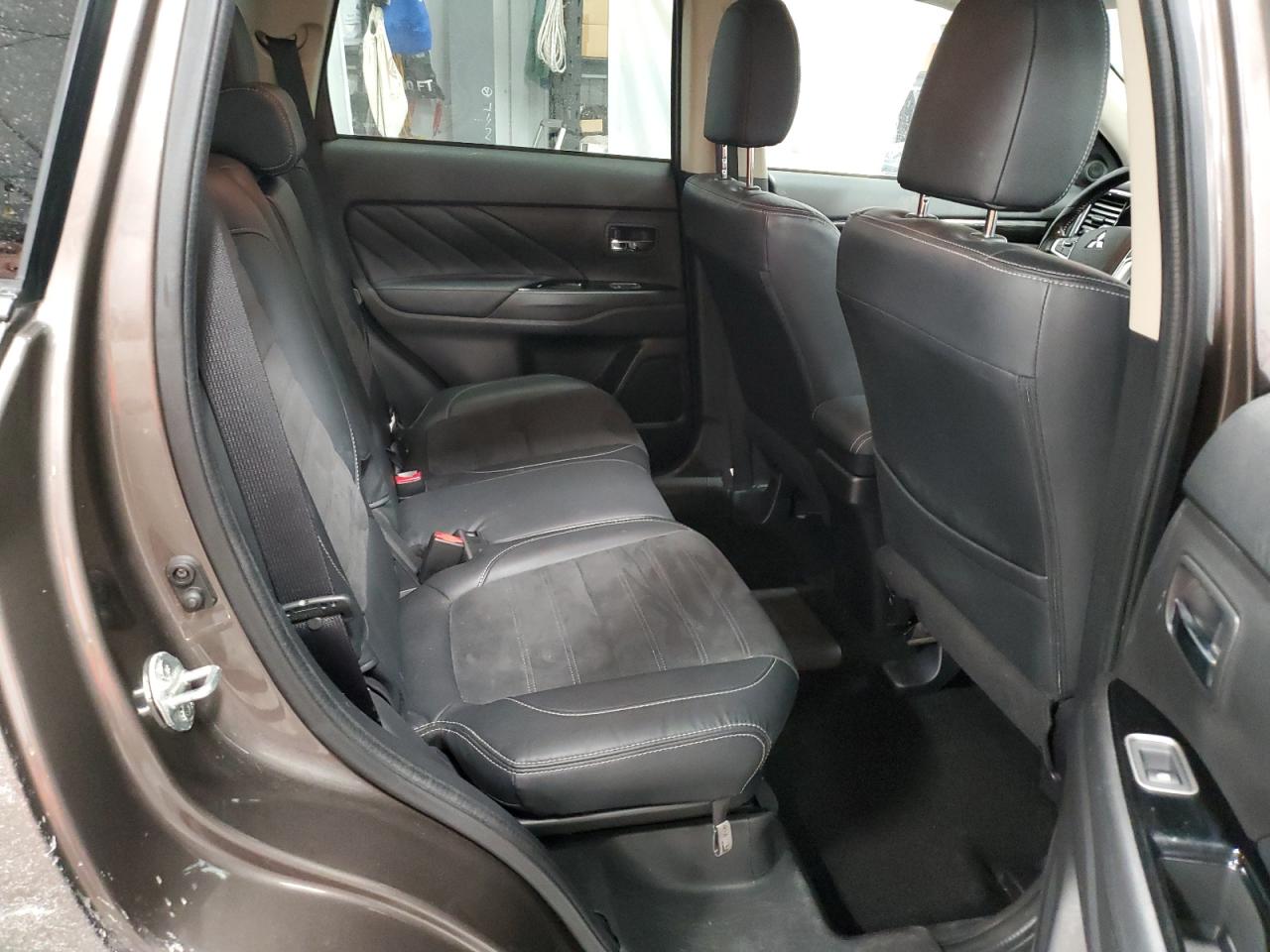 2018 Mitsubishi Outlander VIN JA4J24A56JZ613084 Copart auction photo, minor dent/scratches / normal wear damage thumbnail 11