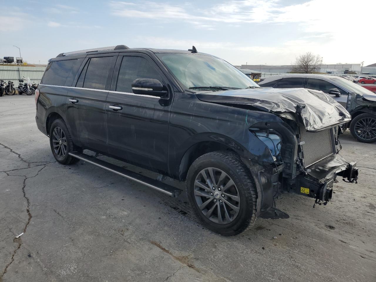 2020 Ford Expedition VIN 1FMJK1KT1LEA19588 Copart auction photo, front end / minor dent/scratches damage thumbnail 4