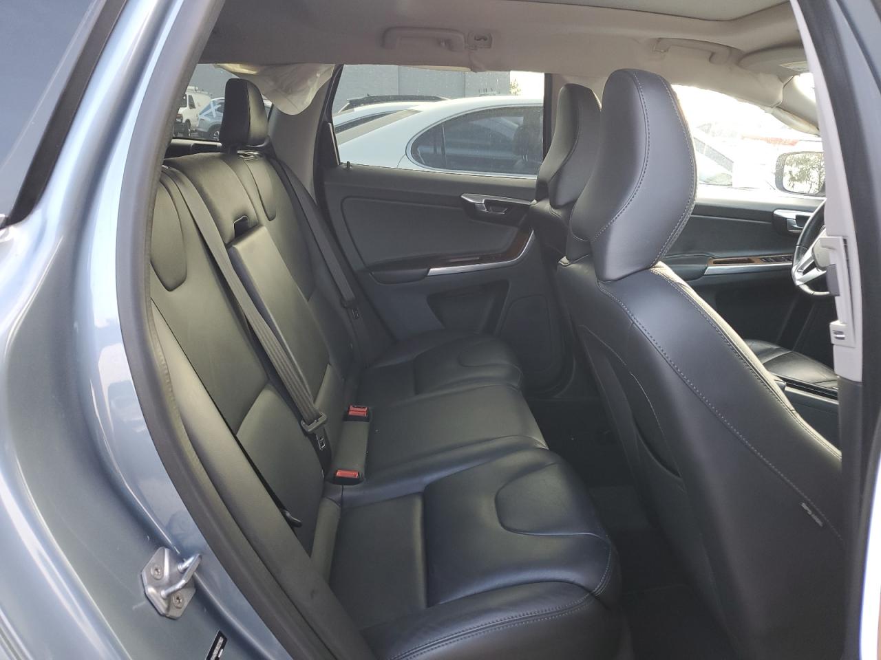 2017 Volvo XC60 VIN YV440MDU1H2221903 Copart auction photo, rear end / undercarriage damage thumbnail 10