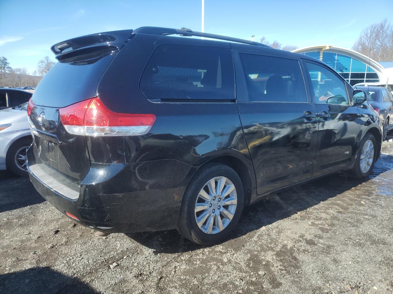 2013 Toyota Sienna VIN 5TDJK3DC6DS063871 Copart auction photo, side / minor dent/scratches damage thumbnail 3
