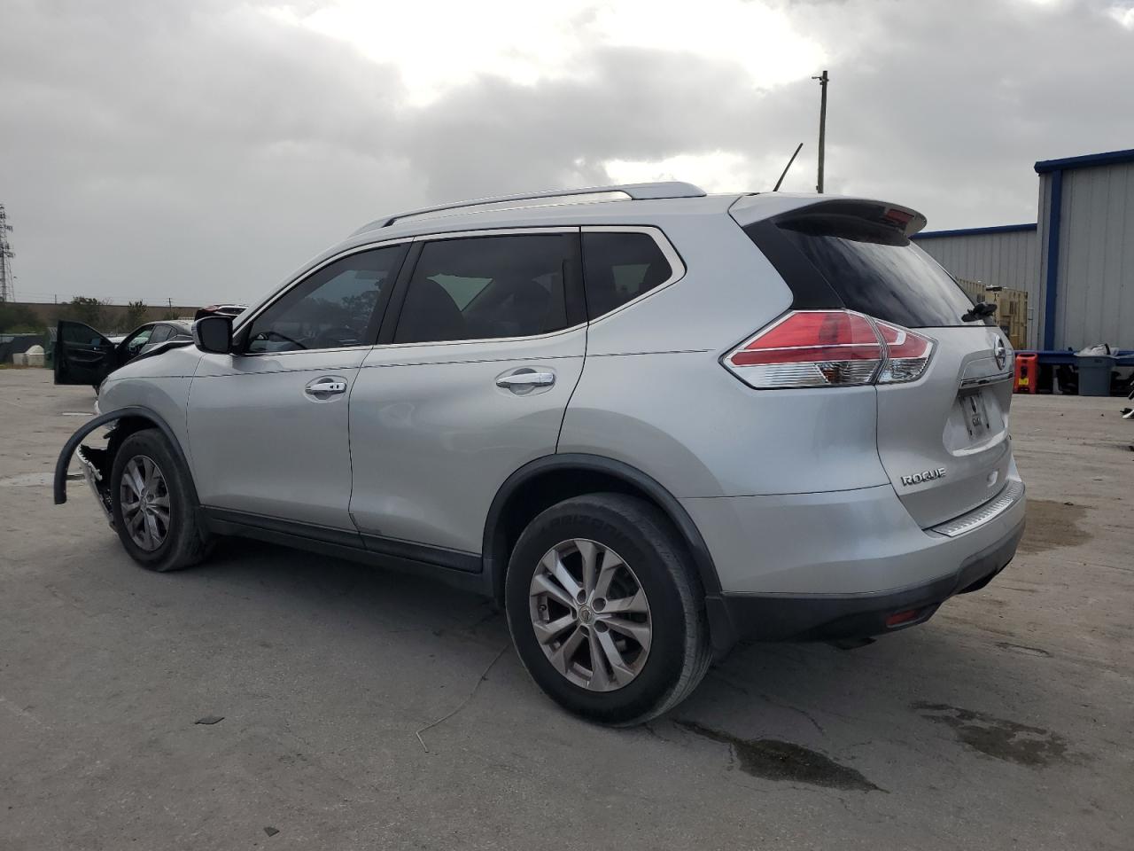 2016 Nissan Rogue VIN KNMAT2MT3GP619592 Copart auction photo, front end damage thumbnail 2