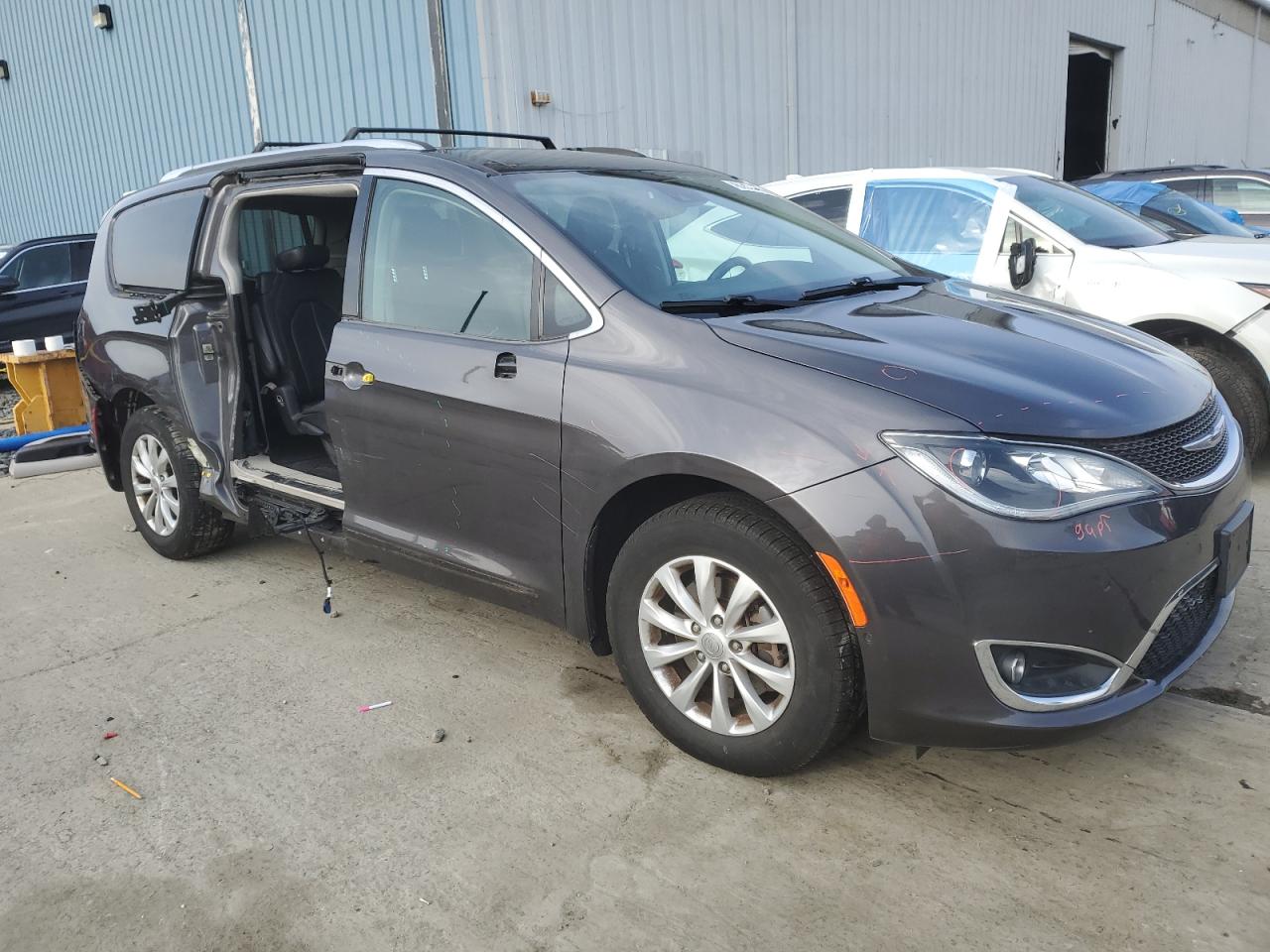 2019 Chrysler Pacifica VIN 2C4RC1BG0KR678898 Copart auction photo, side / rear end damage thumbnail 4