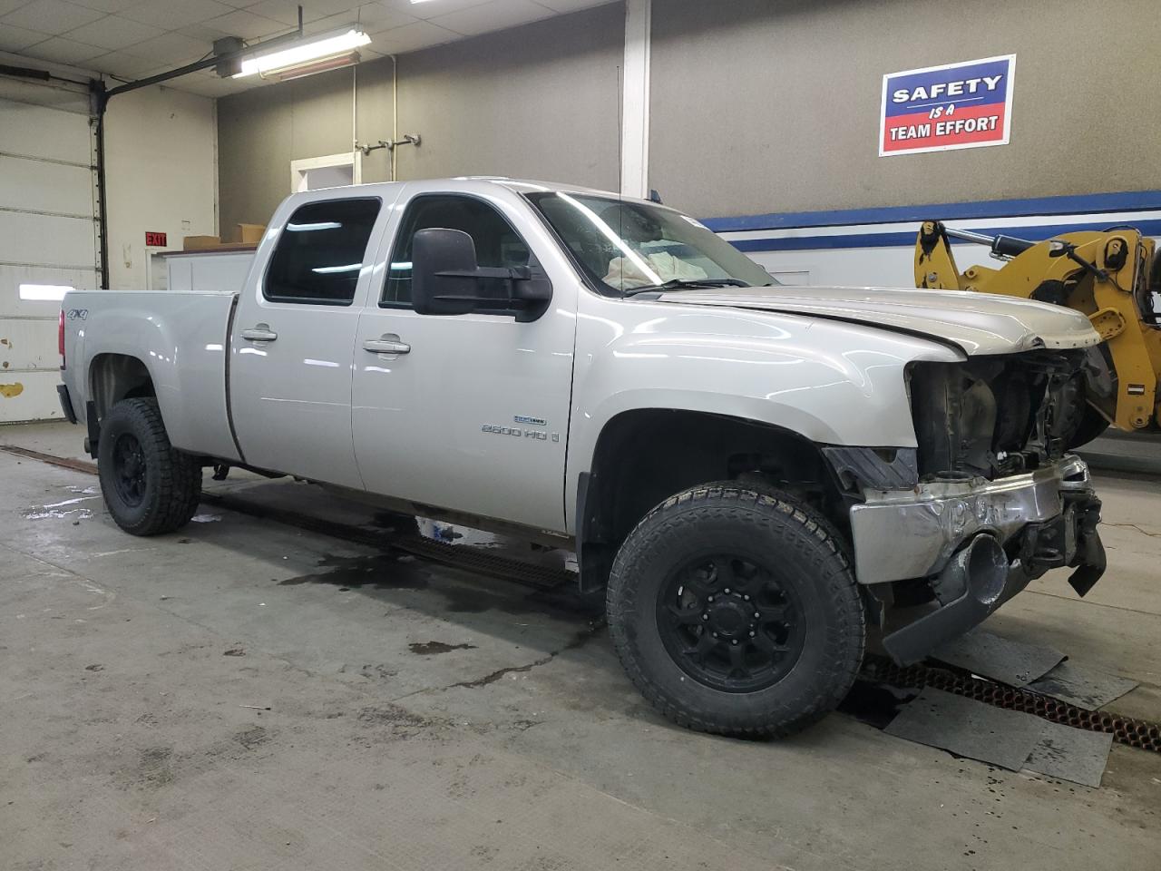 2009 GMC Sierra VIN 1GTHK63679F118461 Copart auction photo, front end / side damage thumbnail 4