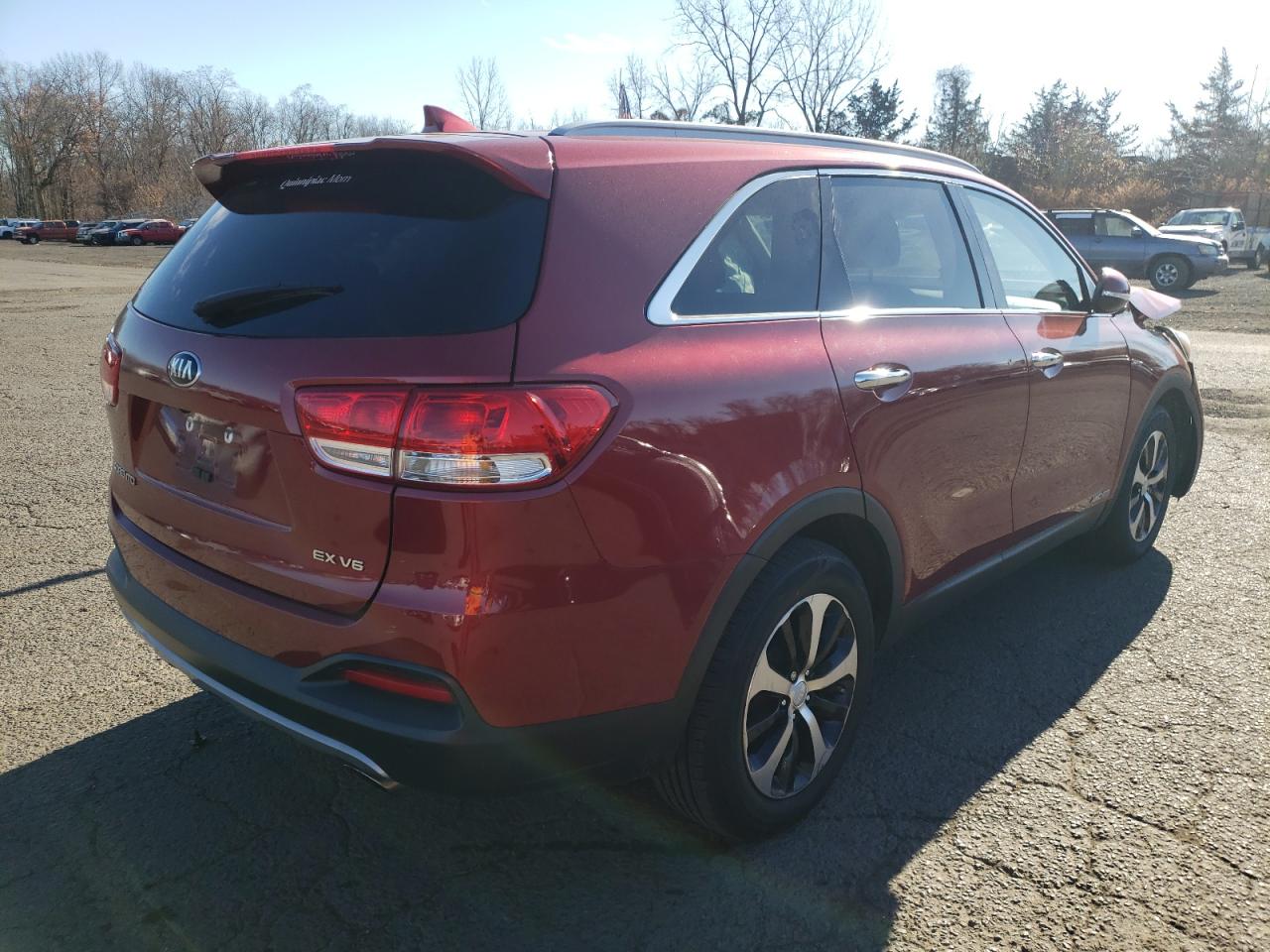 2017 KIA Sorento VIN 5XYPHDA54HG233510 Copart auction photo, front end / minor dent/scratches damage thumbnail 3