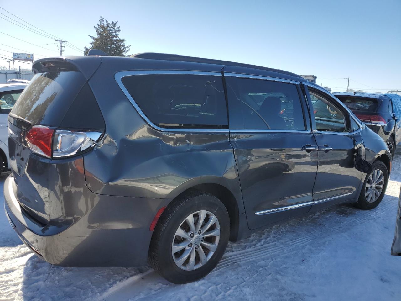 2017 Chrysler Pacifica VIN 2C4RC1BG3HR553435 Copart auction photo, all over damage thumbnail 3