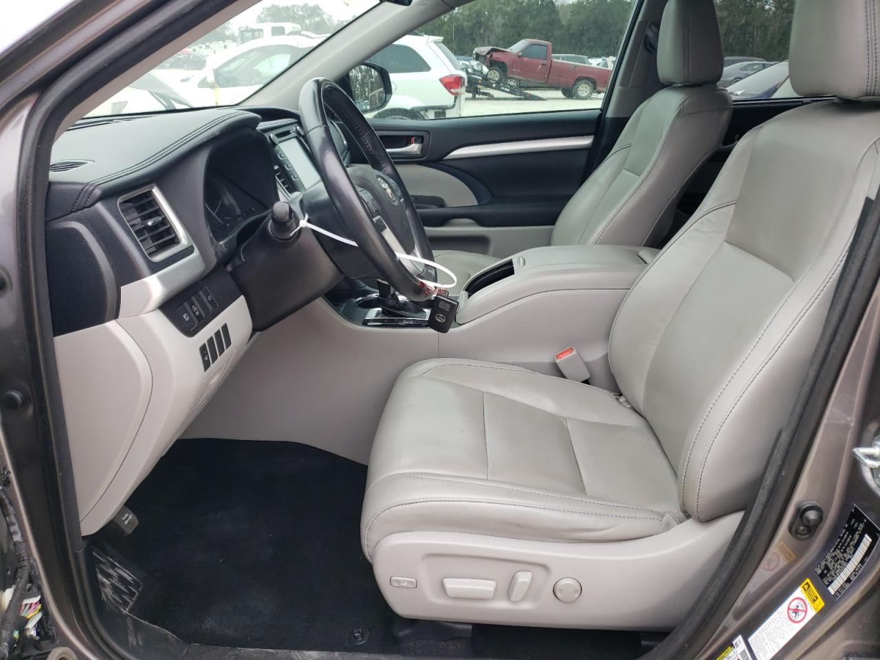 2017 Toyota Highlander VIN 5TDKZRFH2HS522945 Copart auction photo, front end / minor dent/scratches damage thumbnail 7