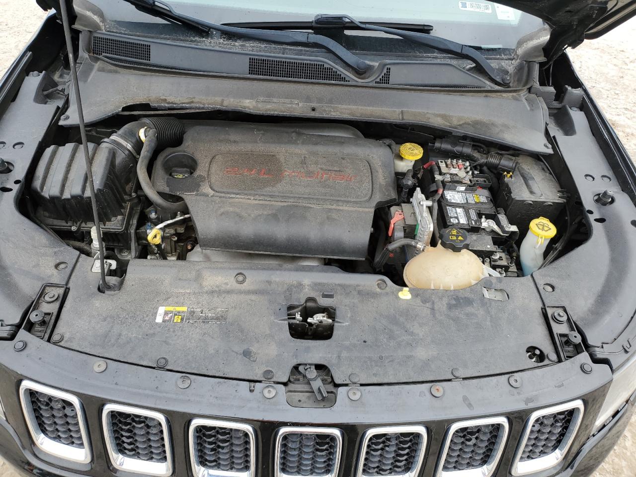 2019 Jeep Compass VIN 3C4NJCBB2KT692402 Copart auction photo, all over damage thumbnail 12