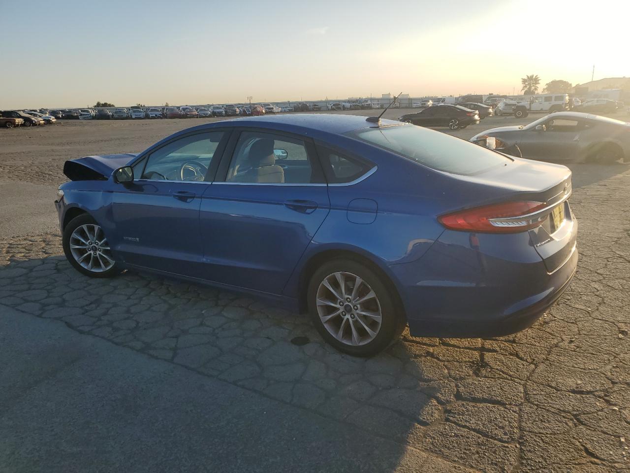 2017 Ford Fusion VIN 3FA6P0LU7HR318221 Copart auction photo, front end damage thumbnail 2