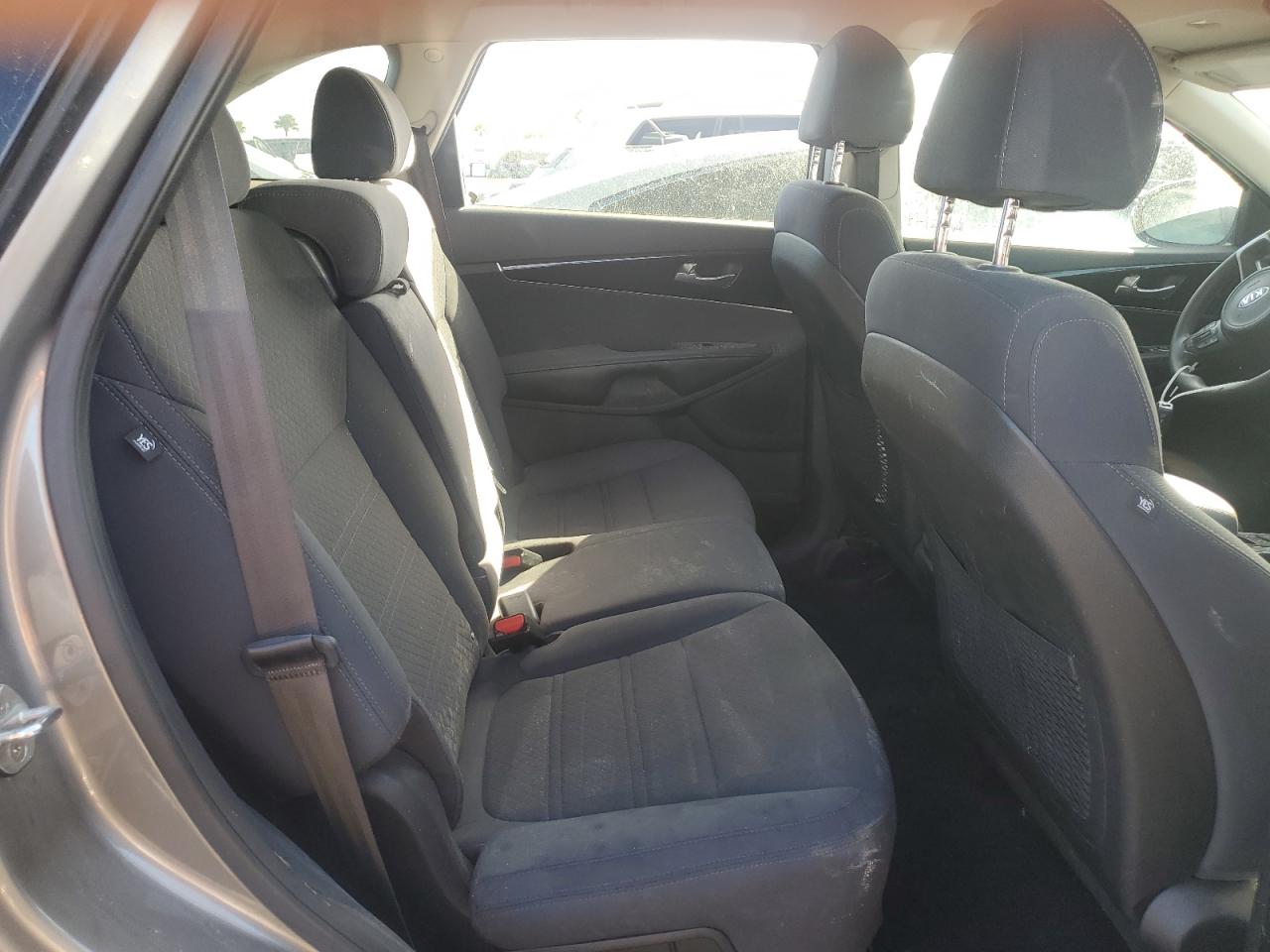 2018 KIA Sorento VIN 5XYPG4A52JG386864 Copart auction photo, water/flood damage thumbnail 11
