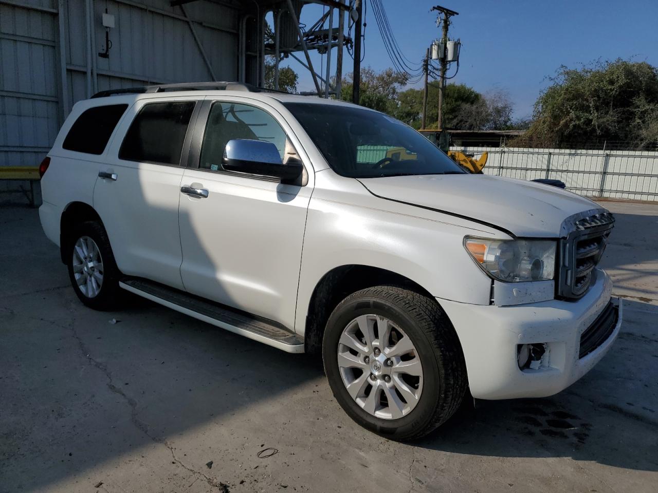 2015 Toyota Sequoia VIN 5TDYY5G16FS056098 Copart auction photo, front end / side damage thumbnail 4