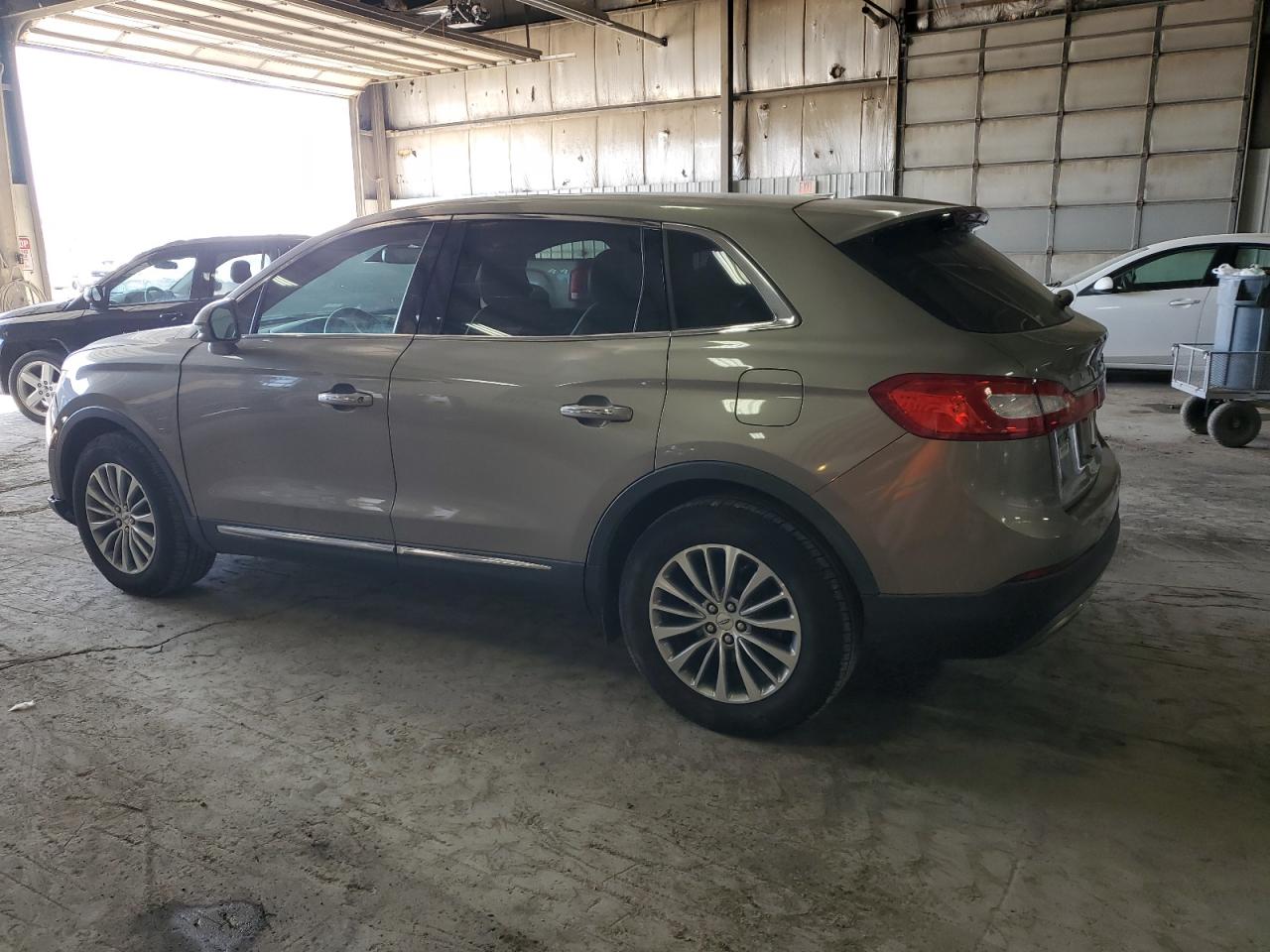 2016 Lincoln MKX VIN 2LMTJ6KR2GBL61991 Copart auction photo, front end / minor dent/scratches damage thumbnail 2