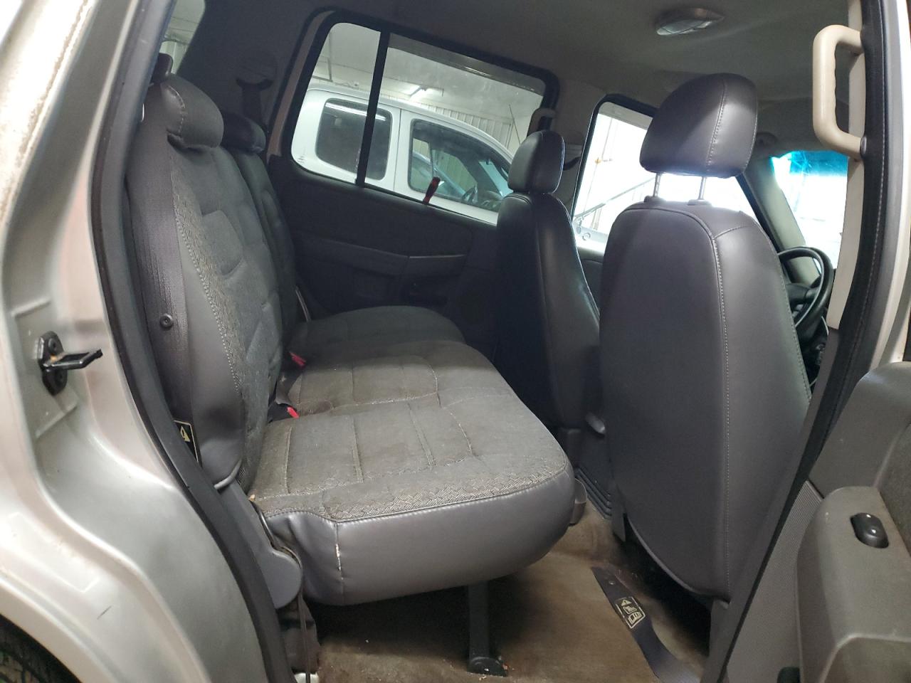 2002 Ford Explorer VIN 1FMZU62K42ZC83980 Copart auction photo, side / minor dent/scratches damage thumbnail 11