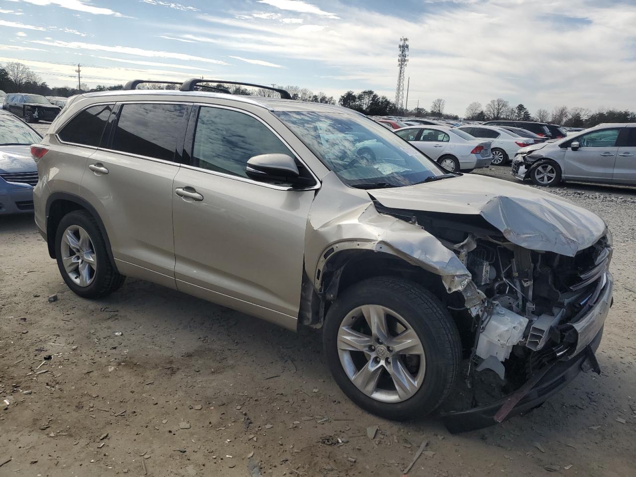 2015 Toyota Highlander VIN 5TDDKRFH8FS157732 Copart auction photo, front end / minor dent/scratches damage thumbnail 4