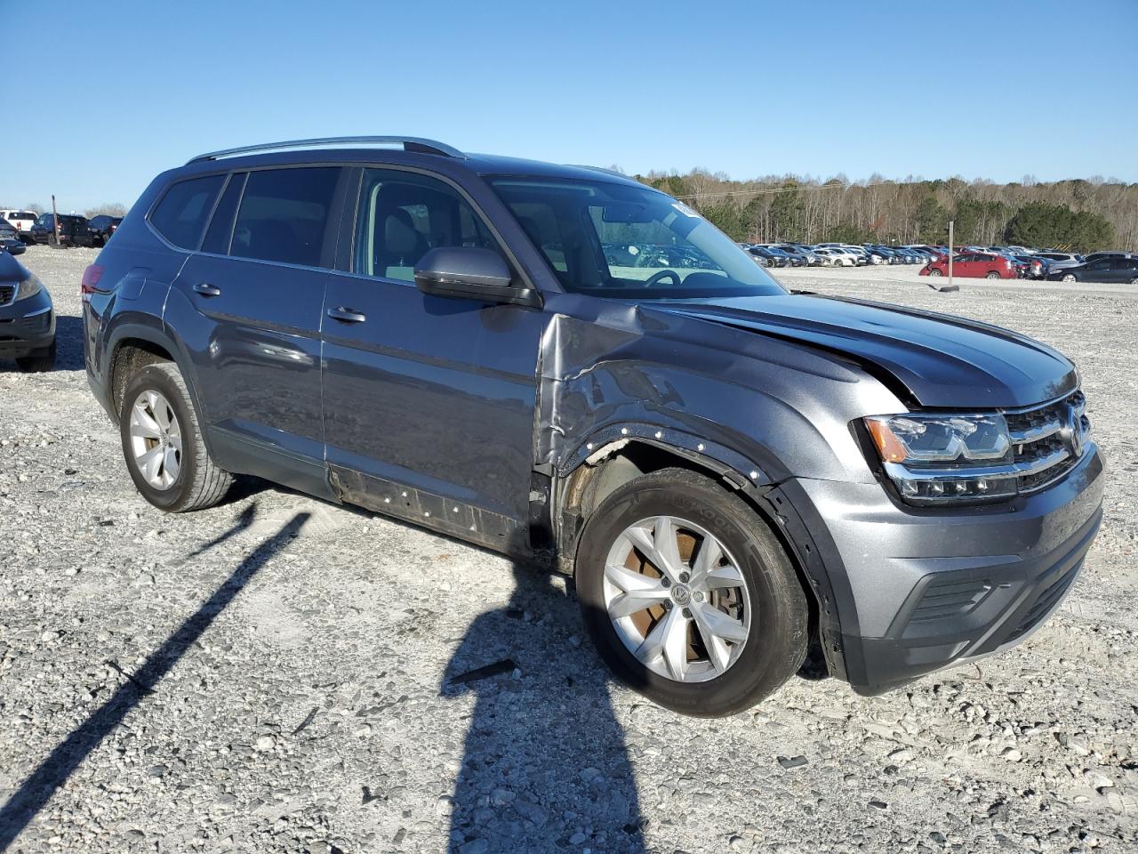2018 Volkswagen Atlas VIN 1V2BR2CA7JC503392 Copart auction photo, front end / side damage thumbnail 4