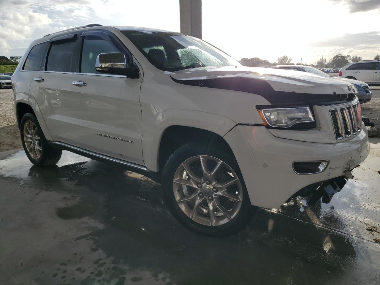 2015 Jeep Grand Cherokee VIN 1C4RJEJG0FC131899 Copart auction photo, front end / minor dent/scratches damage thumbnail 4