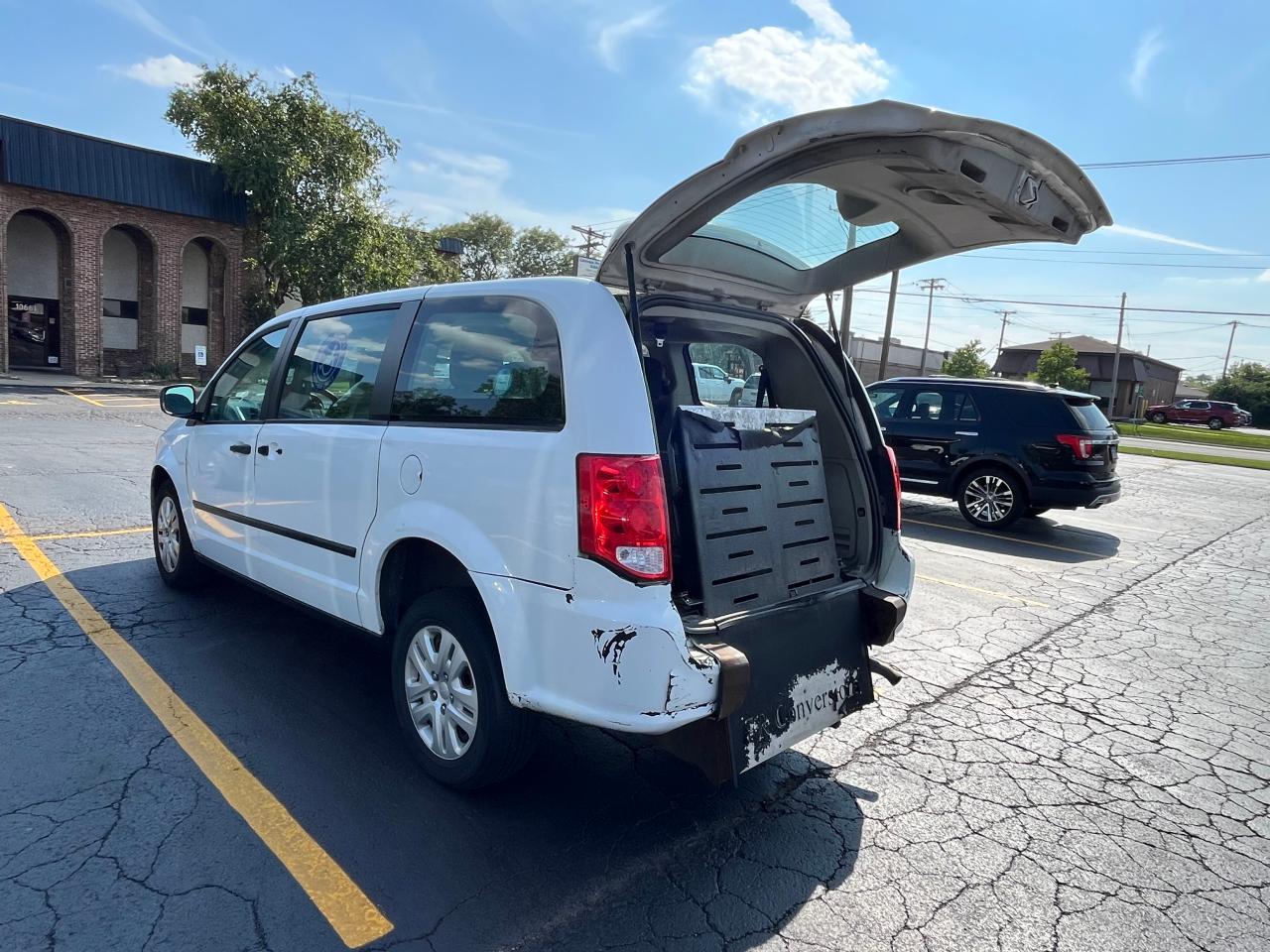 2014 Dodge Caravan VIN 2C4RDGBG0ER224039 Copart auction photo, minor dent/scratches / normal wear damage thumbnail 3