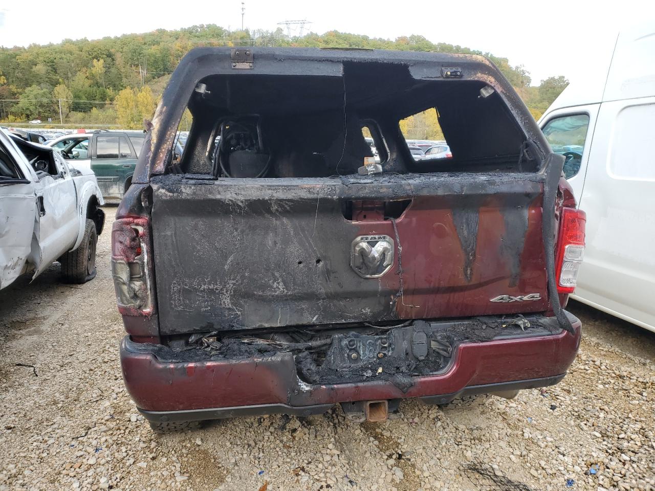 2019 RAM 2500 VIN 3C6UR5ML0KG609457 Copart auction photo, burn damage thumbnail 6