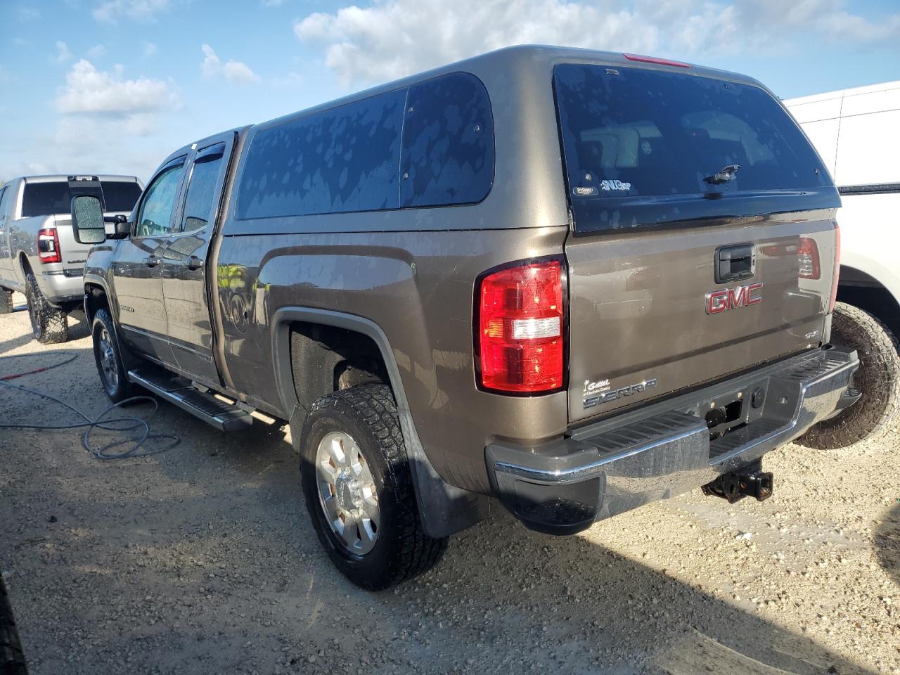 2015 GMC Sierra VIN 1GT22YEGXFZ100621 Copart auction photo, water/flood damage thumbnail 2