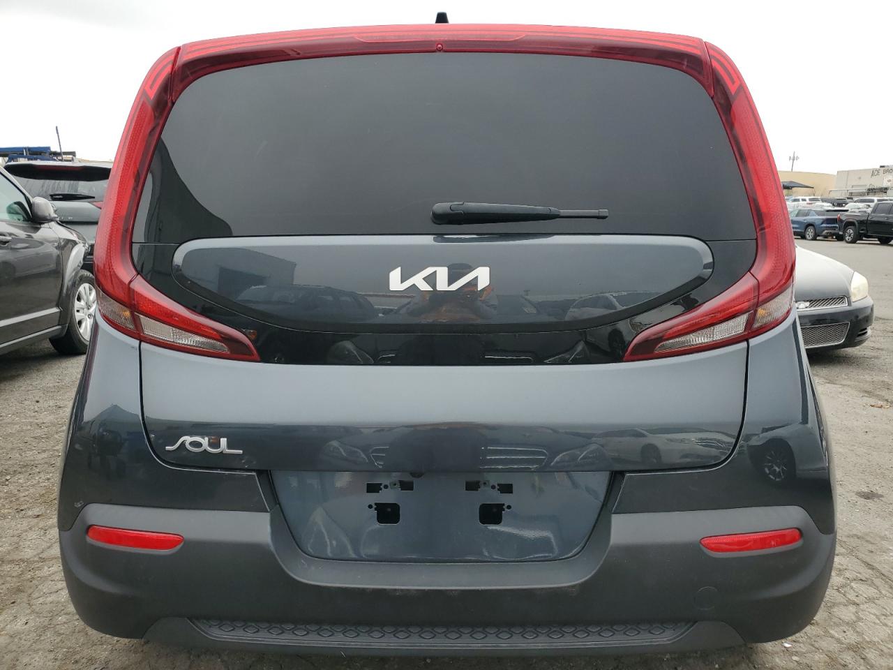 2022 KIA Soul VIN KNDJ23AU2N7822055 Copart auction photo, front end / side damage thumbnail 6