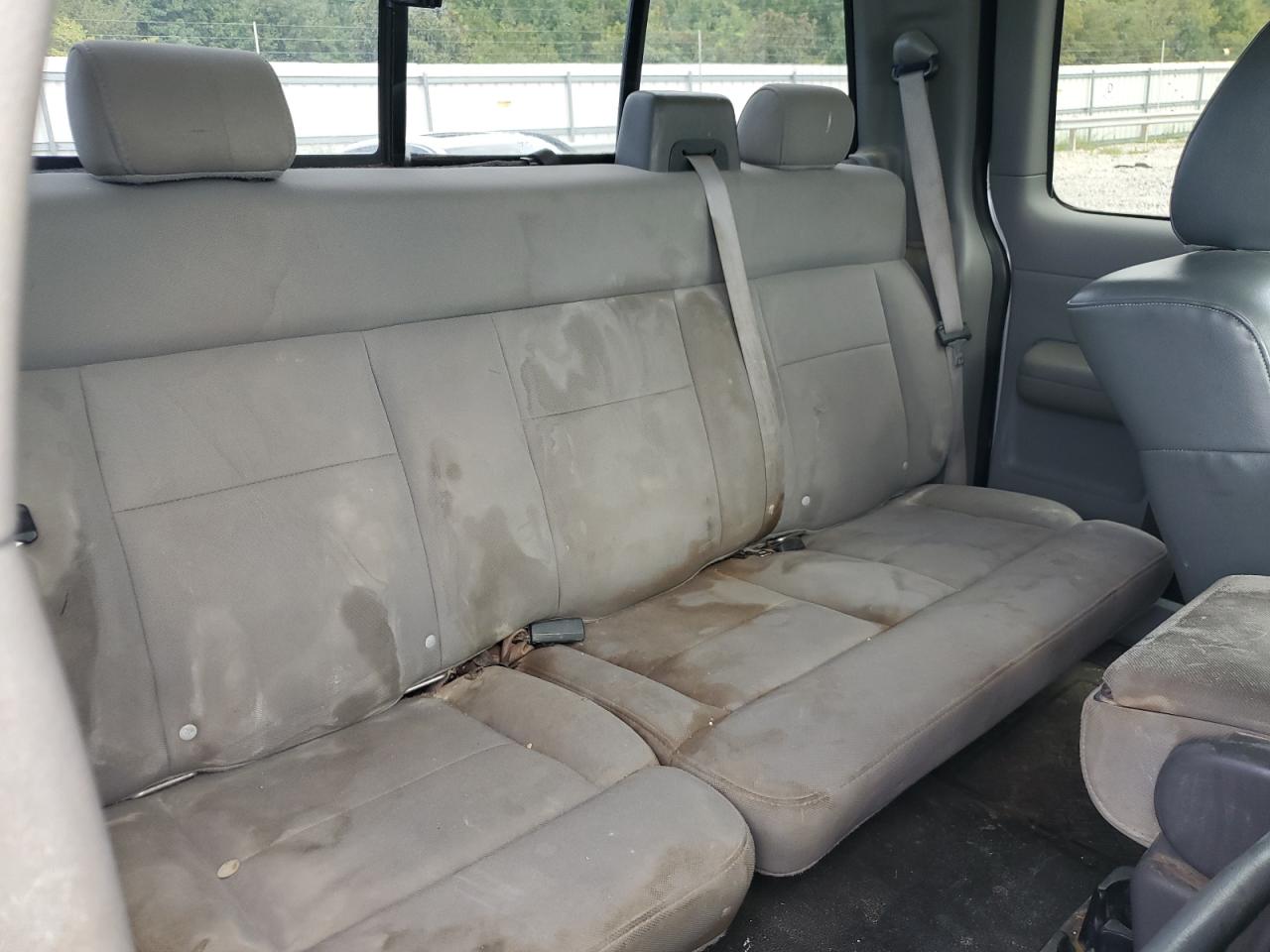 2005 Ford F-150 VIN 1FTRX14W45FB08052 Copart auction photo, front end damage thumbnail 11