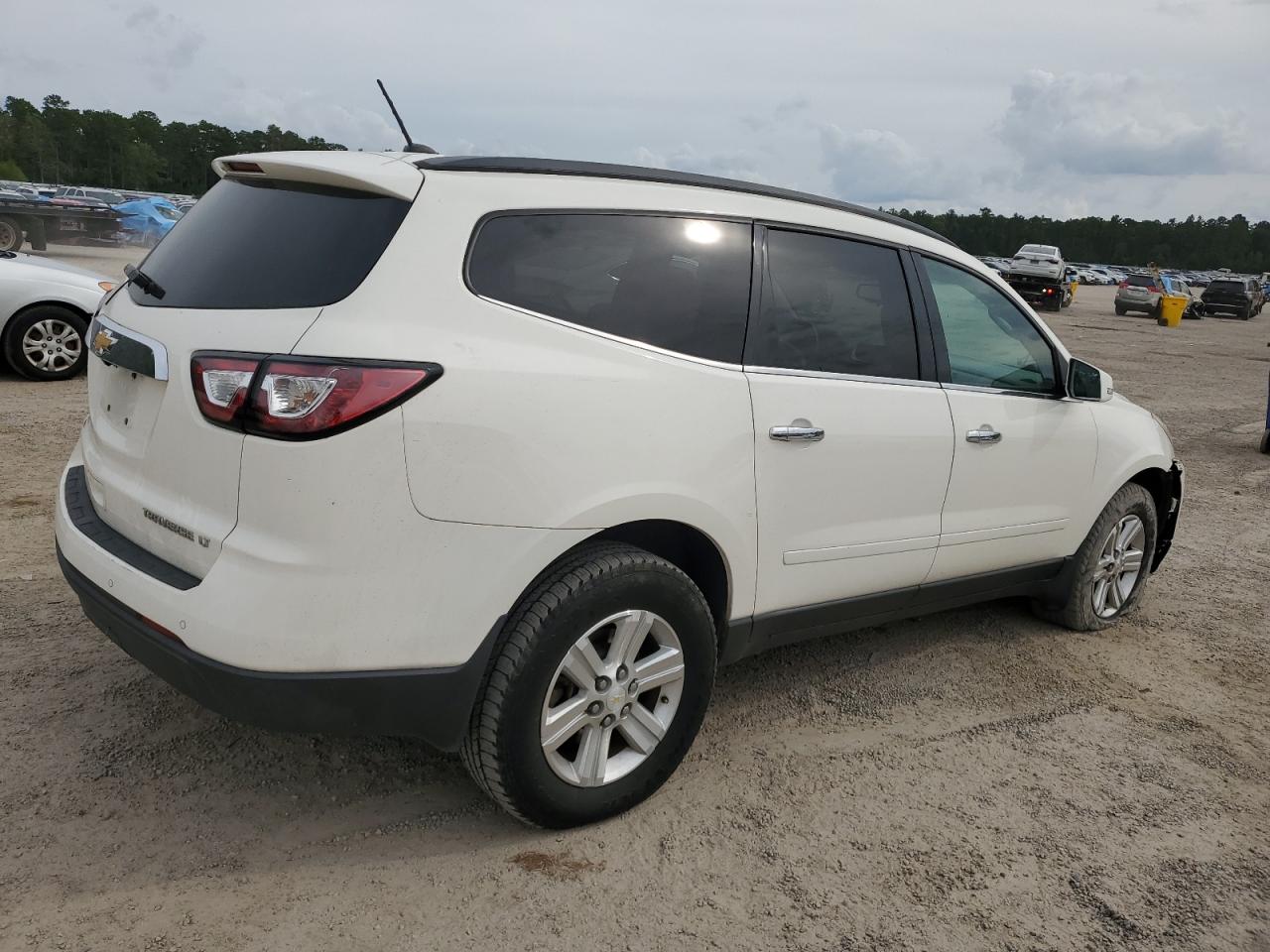 2014 Chevrolet Traverse VIN 1GNKRGKDXEJ333161 Copart auction photo, frame damage / front end damage thumbnail 3