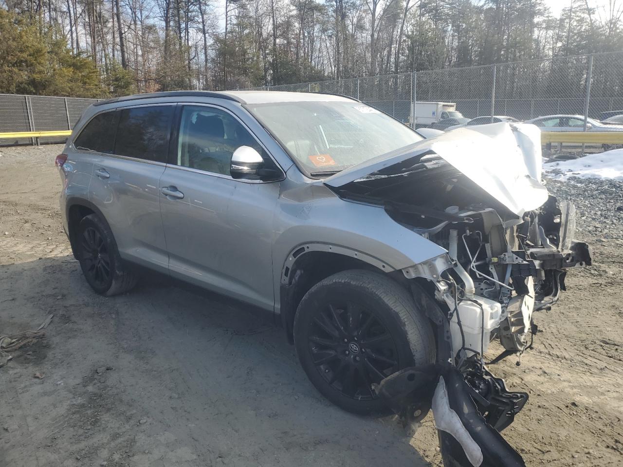 2019 Toyota Highlander VIN 5TDJZRFHXKS603968 Copart auction photo, front end damage thumbnail 4