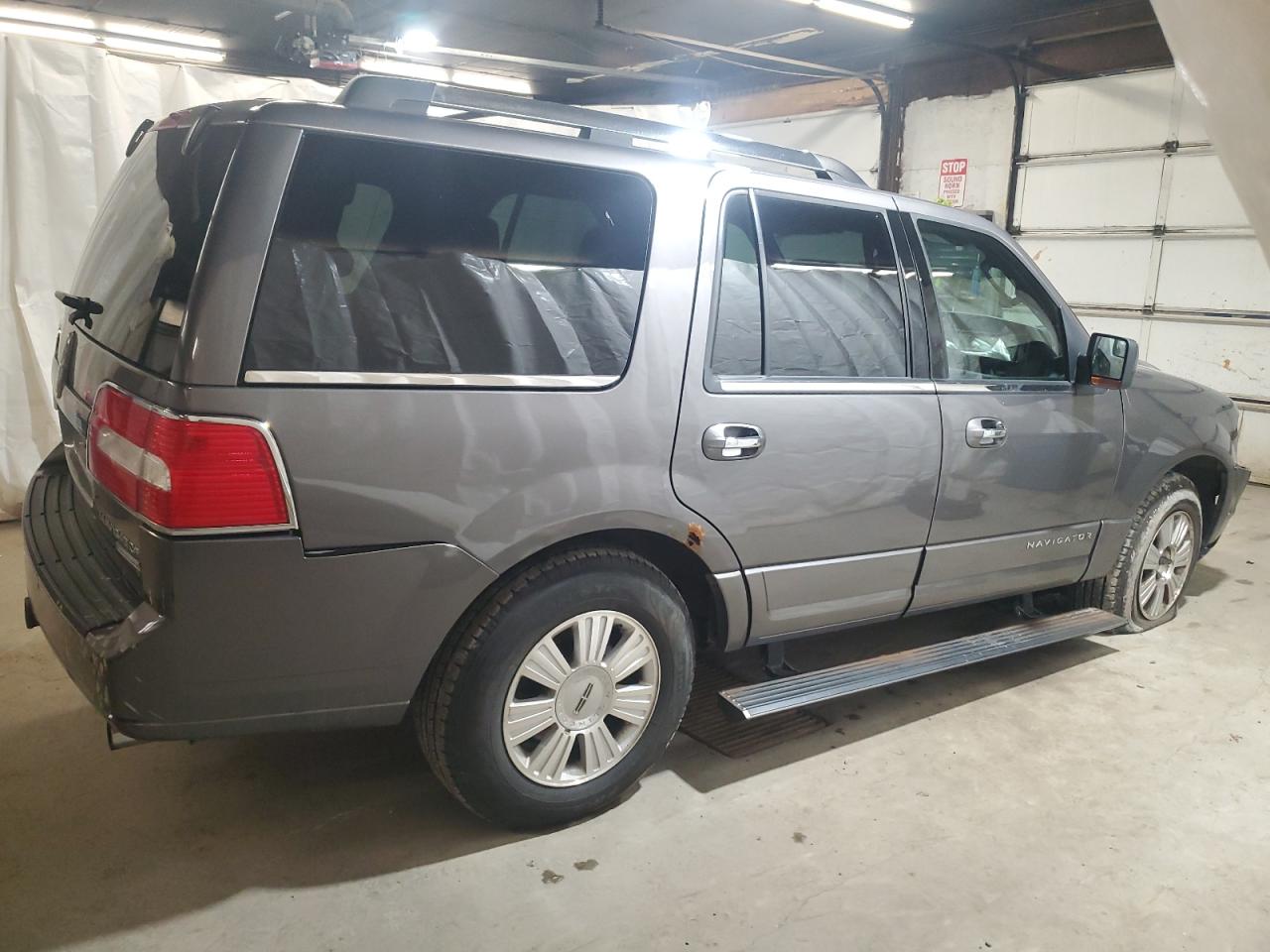 2014 Lincoln Navigator VIN 5LMJJ2J51EEL01712 Copart auction photo, front end damage thumbnail 3