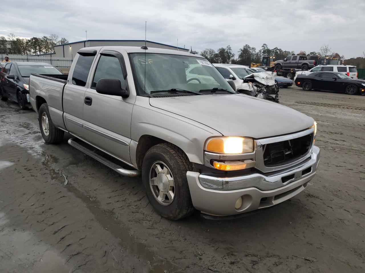 2005 GMC Sierra VIN 2GTEC19T251322229 Copart auction photo, front end damage thumbnail 4