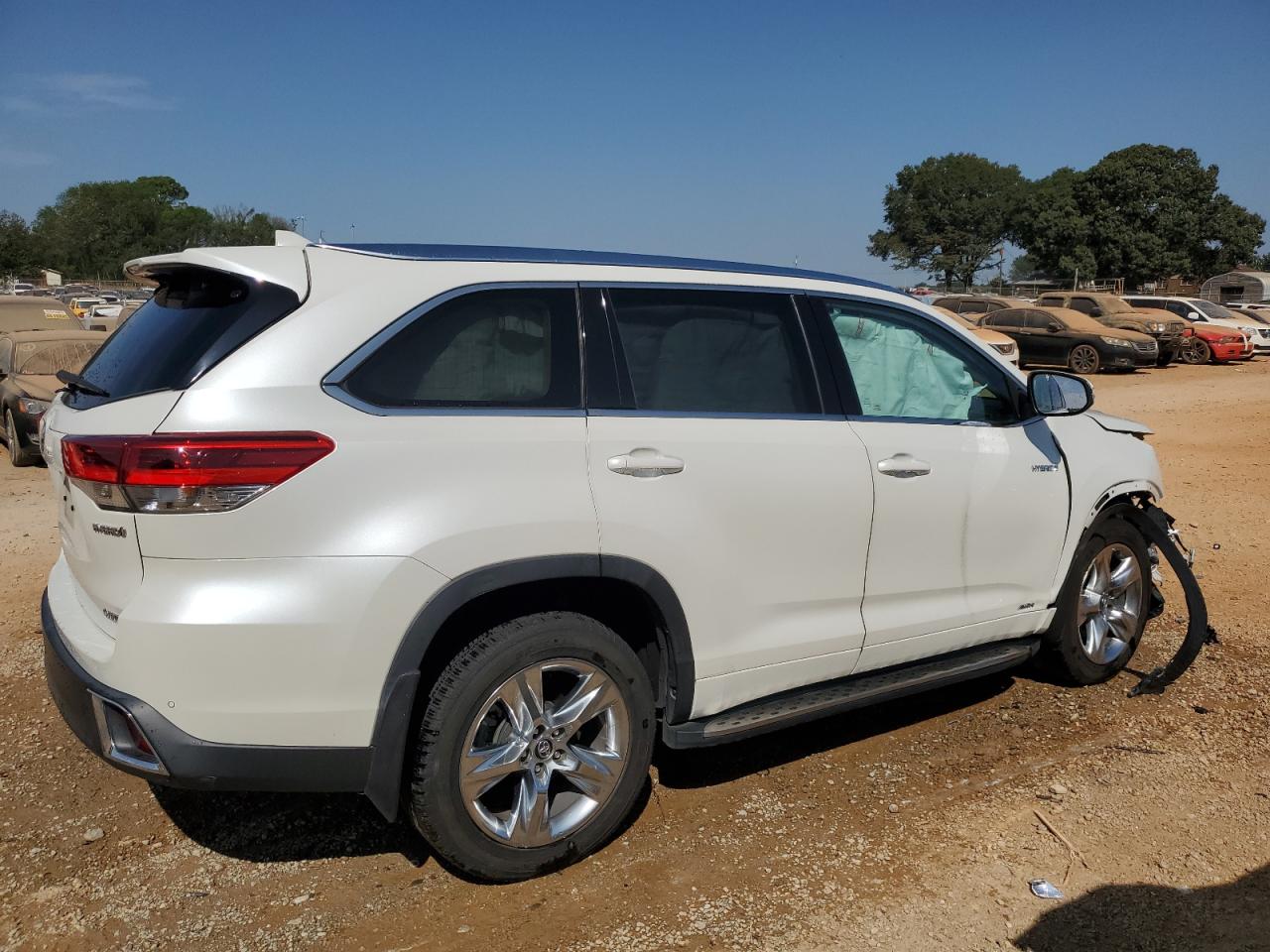 2019 Toyota Highlander VIN 5TDDGRFH1KS061243 Copart auction photo, front end damage thumbnail 3