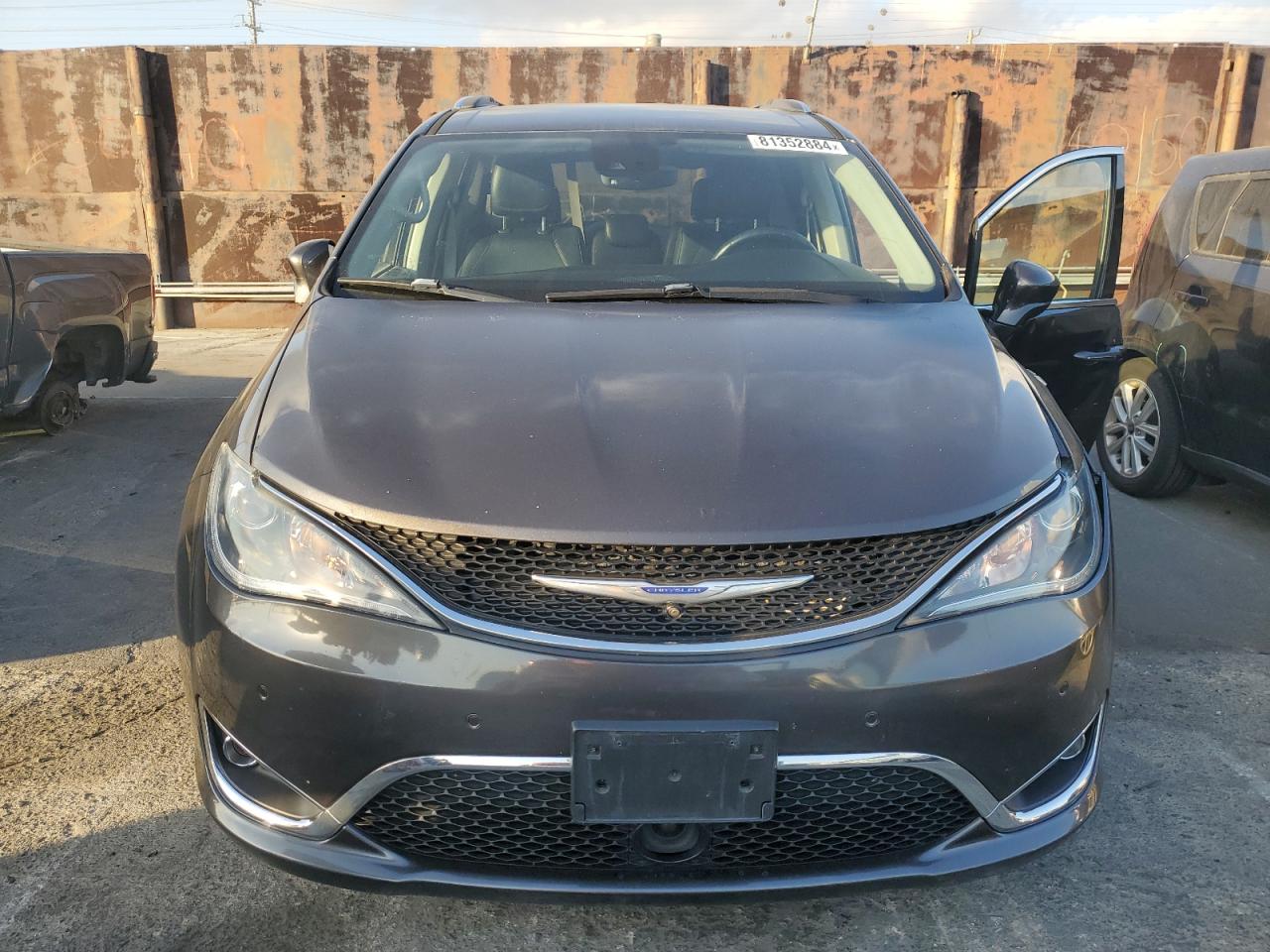 2019 Chrysler Pacifica VIN 2C4RC1EG2KR673360 Copart auction photo, side / minor dent/scratches damage thumbnail 5