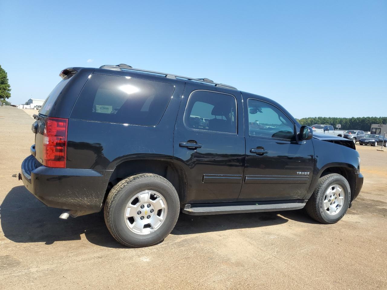2012 Chevrolet Tahoe VIN 1GNSCAE07CR306425 Copart auction photo, front end / side damage thumbnail 3