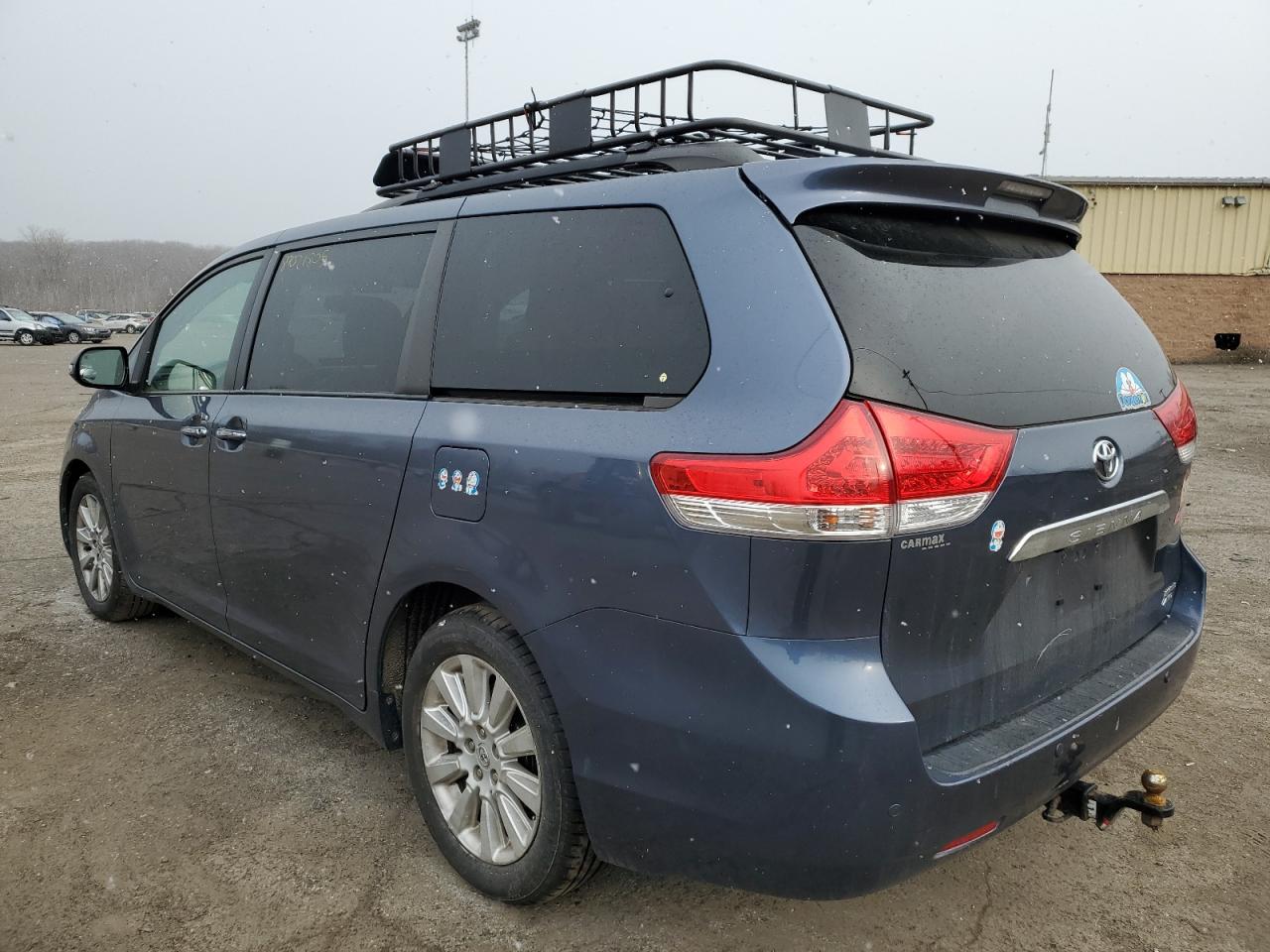 2013 Toyota Sienna VIN 5TDDK3DC5DS056097 Copart auction photo, front end / minor dent/scratches damage thumbnail 2
