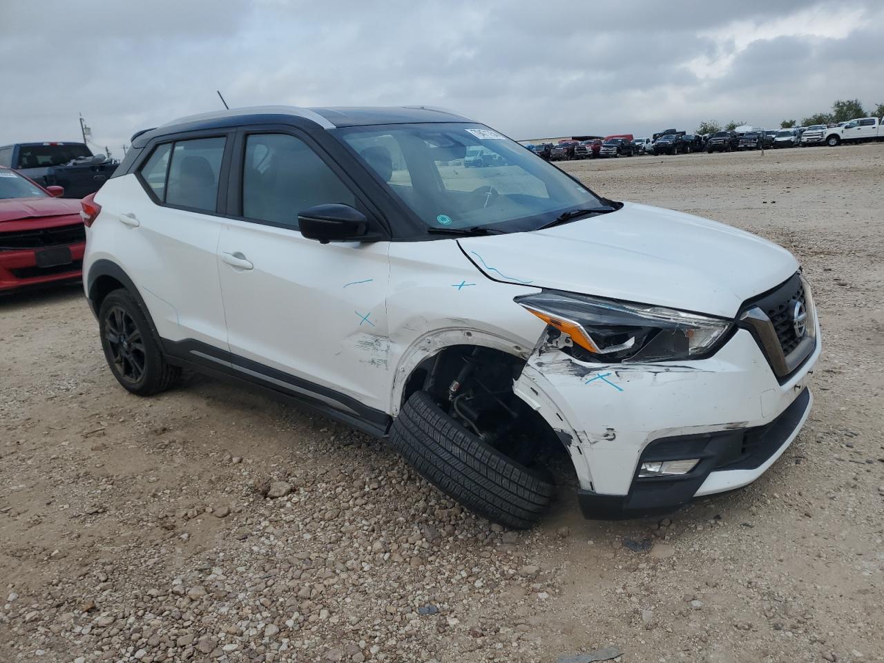 2019 Nissan Kicks VIN 3N1CP5CU0KL548934 Copart auction photo, front end / minor dent/scratches damage thumbnail 4