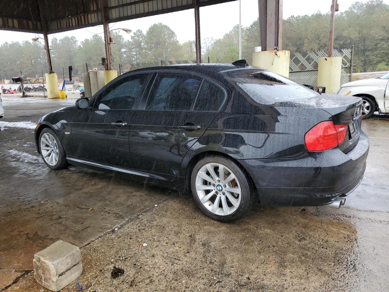 2011 BMW 3er VIN WBAPH7G59BNN02431 Copart auction photo, front end damage thumbnail 2