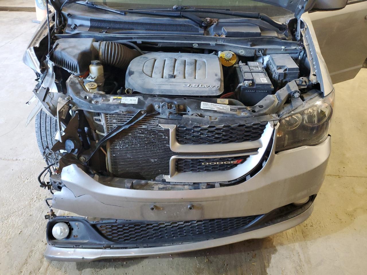2018 Dodge Caravan VIN 2C4RDGEG9JR342600 Copart auction photo, front end / side damage thumbnail 12