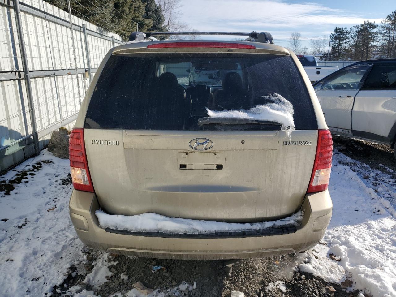2008 Hyundai Entourage VIN KNDMC233186048237 Copart auction photo, front end / side damage thumbnail 6