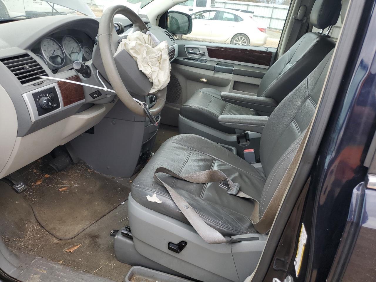 2010 Chrysler Town & Country VIN 2A4RR5D10AR376910 Copart auction photo, front end damage thumbnail 7