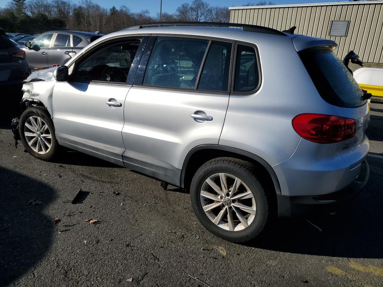 2018 Volkswagen Tiguan VIN WVGAV7AX7JK001657 Copart auction photo, all over damage thumbnail 2