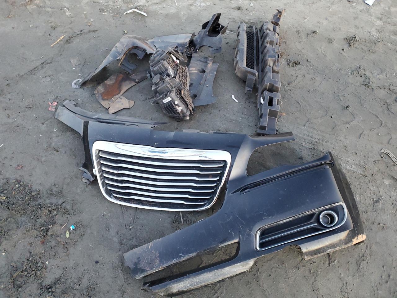 2014 Chrysler 300 VIN 2C3CCAAG2EH211651 Copart auction photo, front end damage thumbnail 12