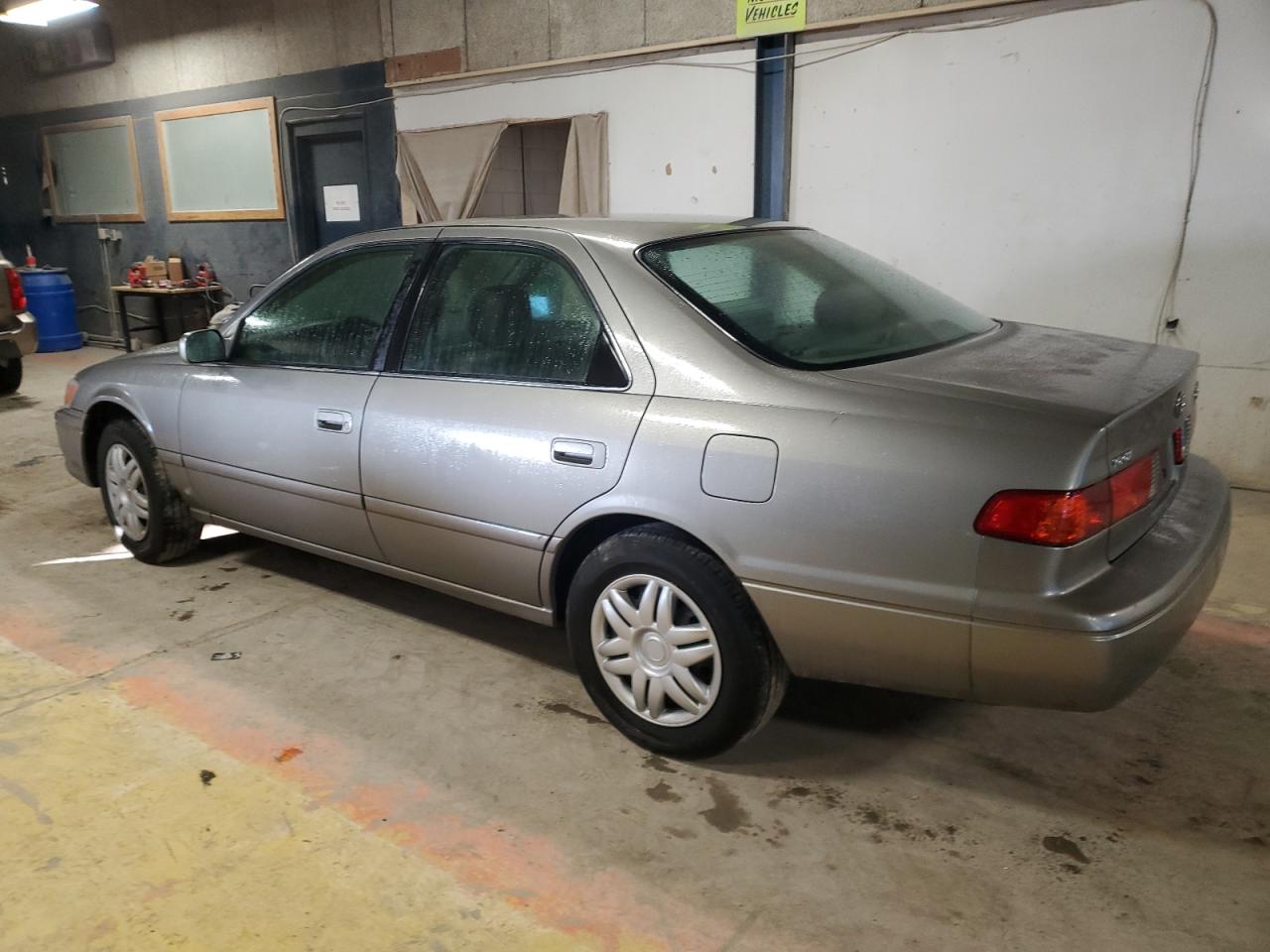 2000 Toyota Camry VIN JT2BG22K0Y0431389 Copart auction photo, front end / minor dent/scratches damage thumbnail 2